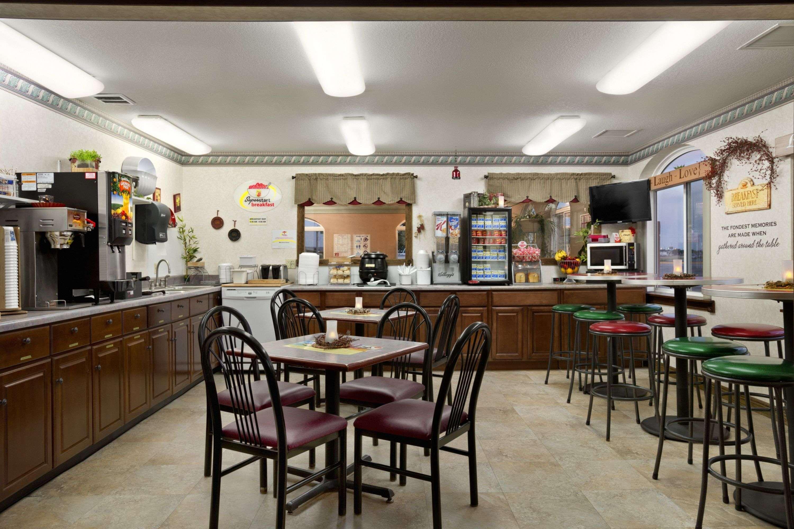 Econo Lodge Scottsbluff Bagian luar foto