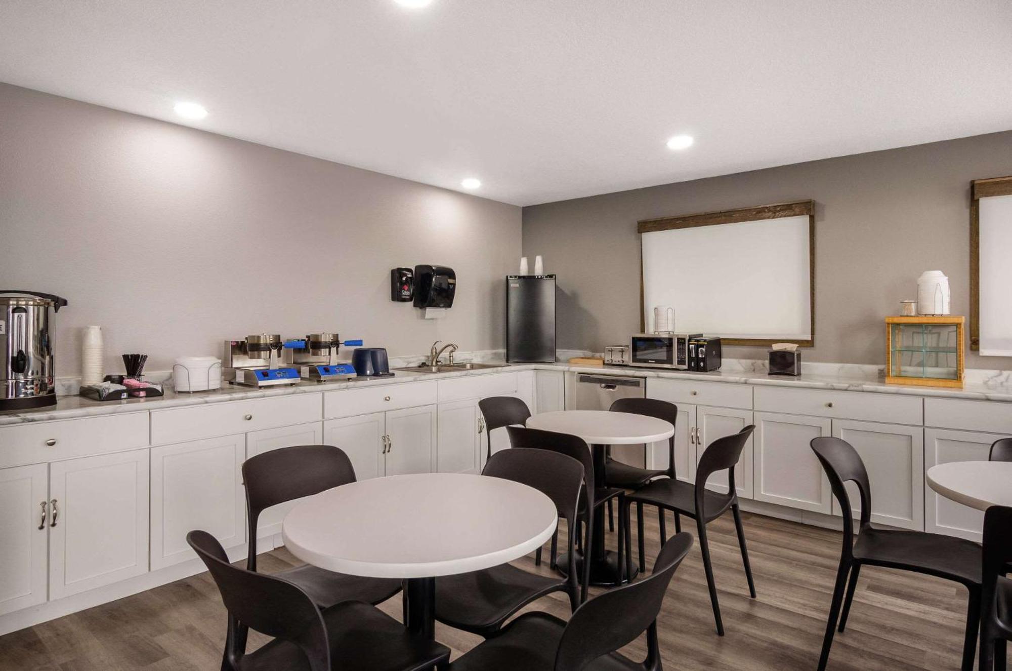 Econo Lodge Scottsbluff Bagian luar foto