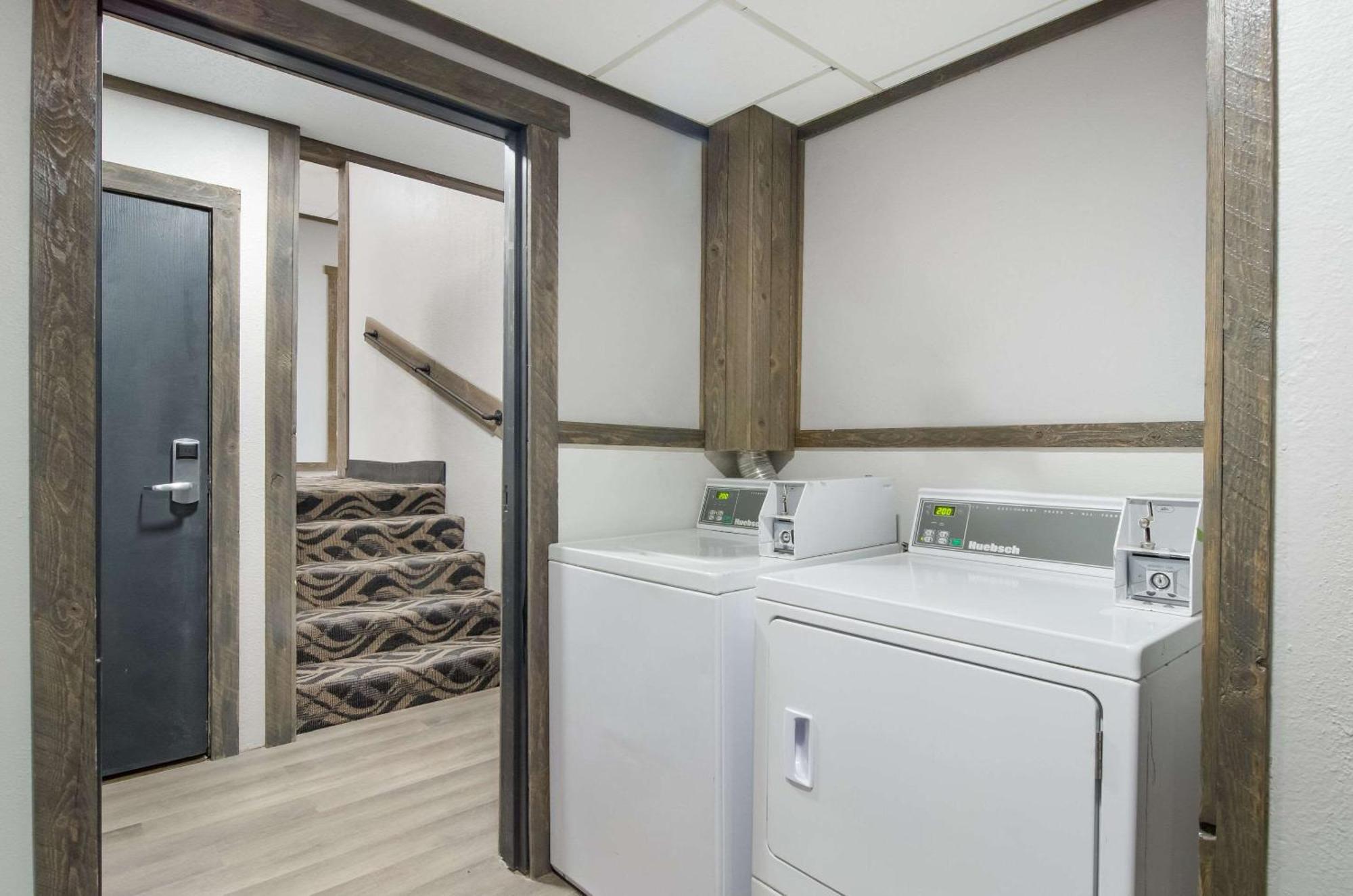 Econo Lodge Scottsbluff Bagian luar foto