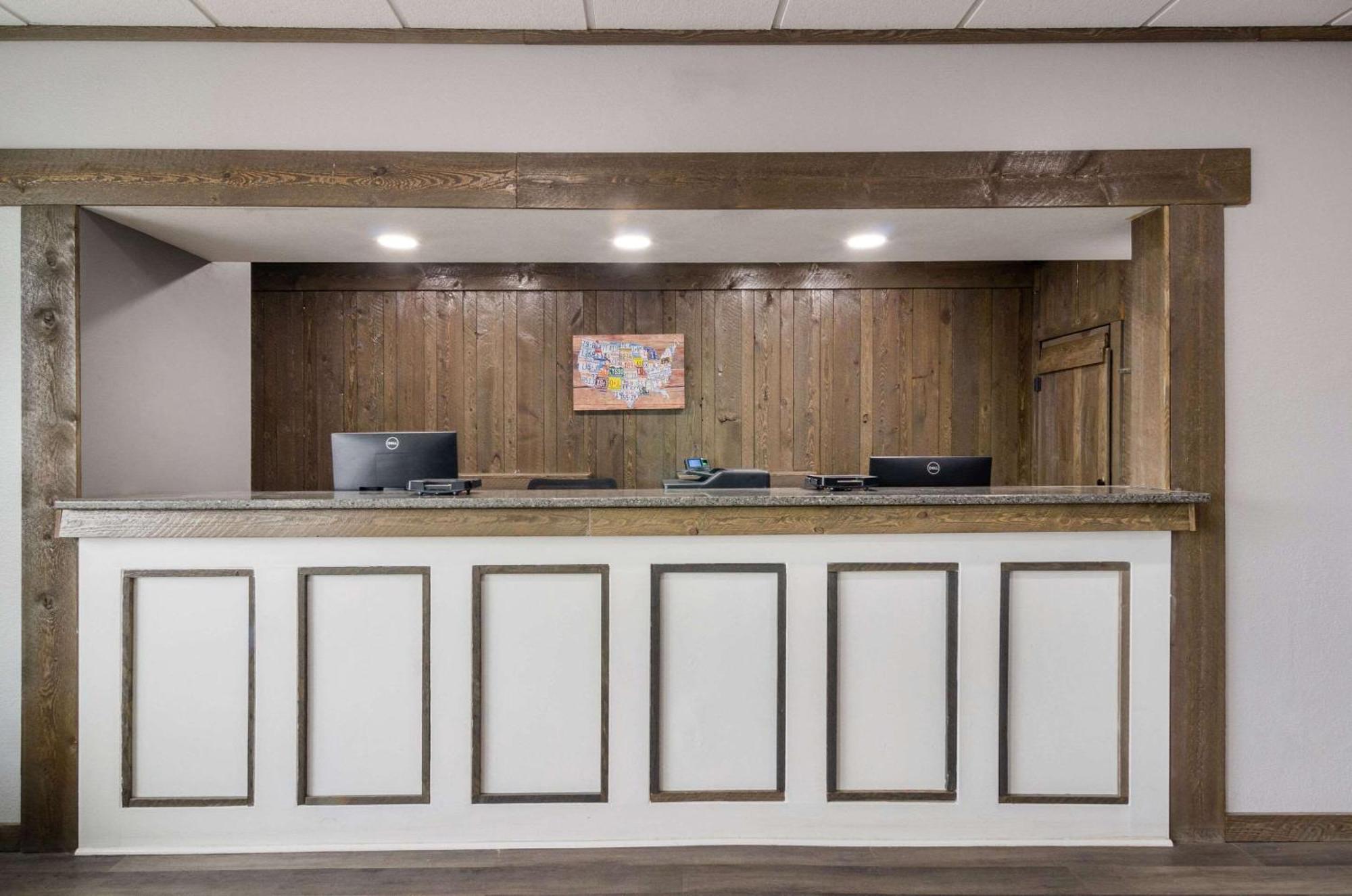 Econo Lodge Scottsbluff Bagian luar foto